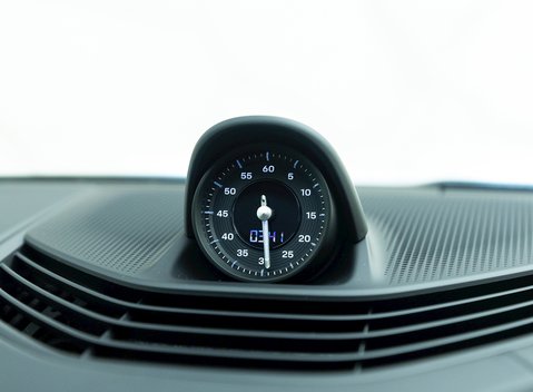 Porsche Taycan GTS Sport Turismo 18