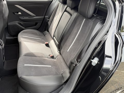 Vauxhall Astra 1.6 Plug-in Hybrid GSe 5dr Auto [Pan roof] 39