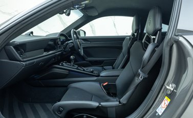 Porsche 911 GT3 TOURING (992) 16