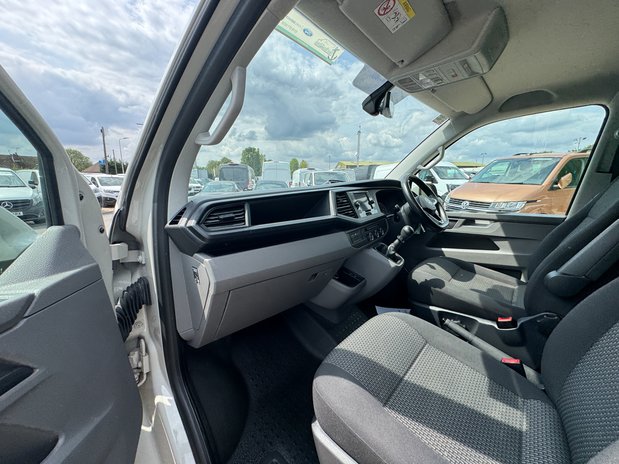 Volkswagen Transporter Crew Cab SWB L1H1 T32 Tdi Kombi Highline Air SELECT 14