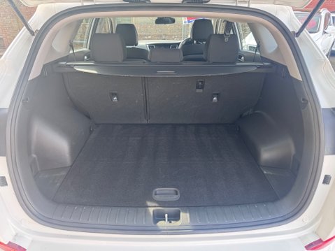 Hyundai TUCSON CRDI SE NAV BLUE DRIVE 9