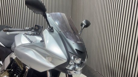 Kawasaki Z ZR750 2007 1 OWNER ONLY 8K NEW MOT WARRANTY 750CC 27