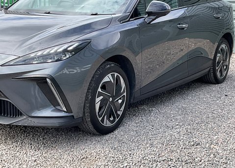 MG MG4 EV 64kWh TROPHY 5