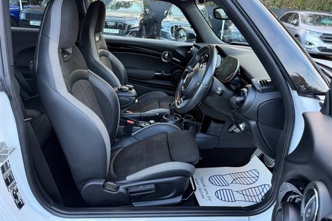 Mini Hatch JOHN COOPER WORKS - NANUQ WHITE - MINI SERVICE HISTORY 16