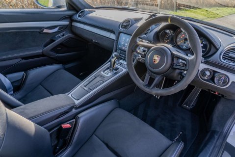 Porsche 718 Cayman GT4 PDK 10