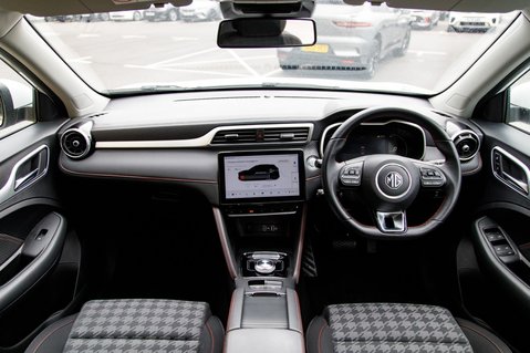 MG ZS SE 3