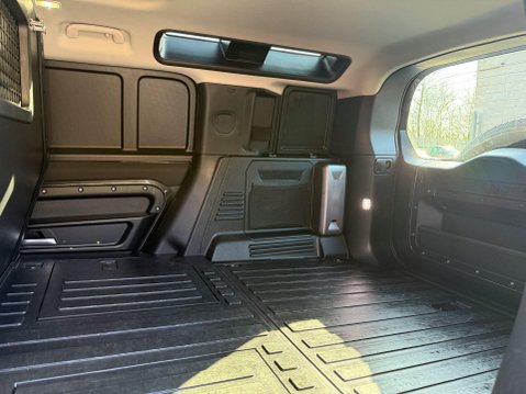 Land Rover Defender HARD TOP SE MHEV 47
