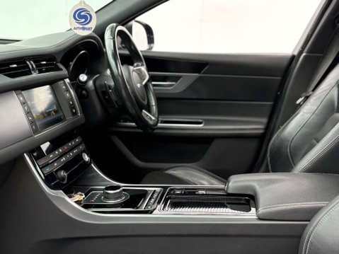 Jaguar XF 2.0 XF R-Sport D AWD Auto 4WD 4dr 58
