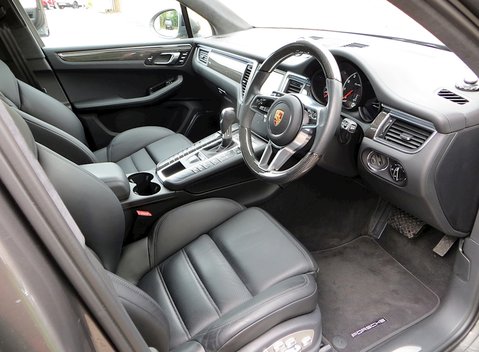 Porsche Macan Turbo 17