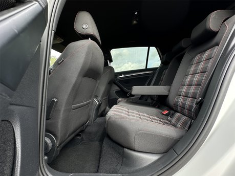 Volkswagen Golf GTI PERFORMANCE TSI DSG 56
