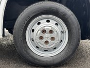 Peugeot Boxer 333 L1 H1 120 ps BlueHdi Professional - Sat Nav & Air Con 31