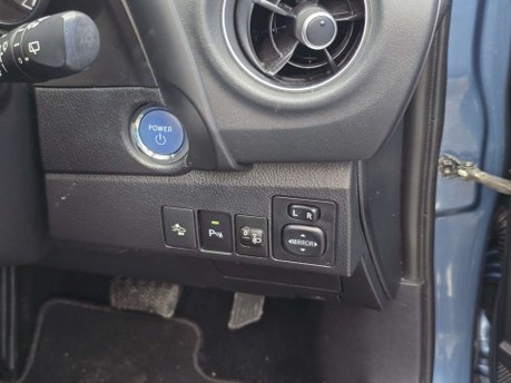 Toyota Auris 1.8 VVT-h Business Edition Hatchback 5dr Petrol Hybrid CVT Euro 6 (s/s) (Sa 14