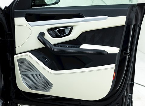 Lamborghini Urus 23