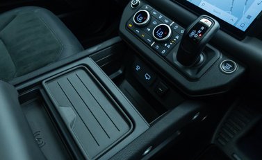 Land Rover Defender 110 V8 P525 Urban 22