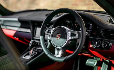 Porsche 911 (991) Carrera GTS 11