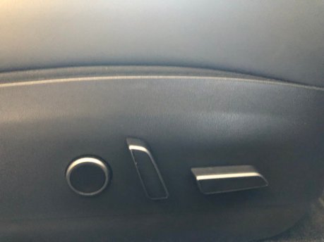 Tesla Model 3 LONG RANGE AWD 45,000m black vegan leather, 19 inch alloys 37