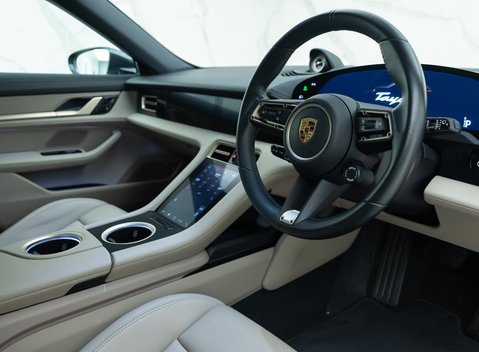 Porsche Taycan 4S Cross Turismo 10