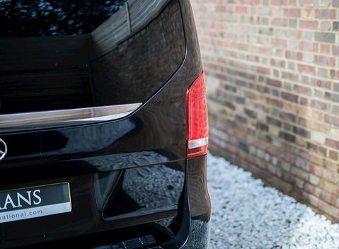 Mercedes-Benz V Class D AMG Line (Extra Long) 10