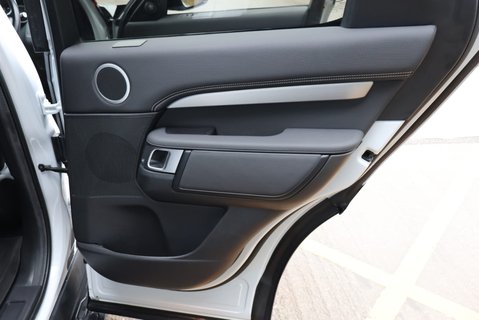 Land Rover Discovery R-DYNAMIC SE MHEV In RARE PEARL WHITE BLACK ROOF AND REAR SEATS  LOW MILES  20