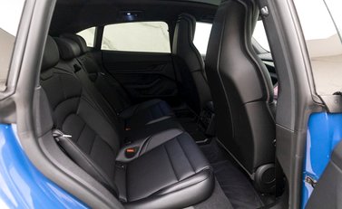 Porsche Taycan 4 Cross Turismo 13