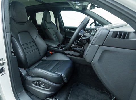 Porsche Cayenne TURBO E-HYBRID 15