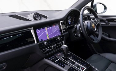 Porsche Macan S 15