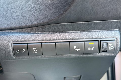 Toyota Corolla EXCEL HYBRID - ONE OWNER - FULL TOYOTA SERVICE HISTORY 44