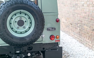 Land Rover Defender 90 Heritage Hard Top 18