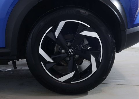 Nissan Juke 1.6 Juke N-Connecta HEV CVT 5dr 17