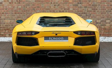 Lamborghini Aventador LP700-4 5