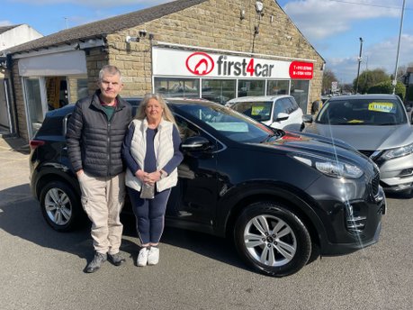 Nigel and Denise from Leeds  collecting their new Kia Sportage.