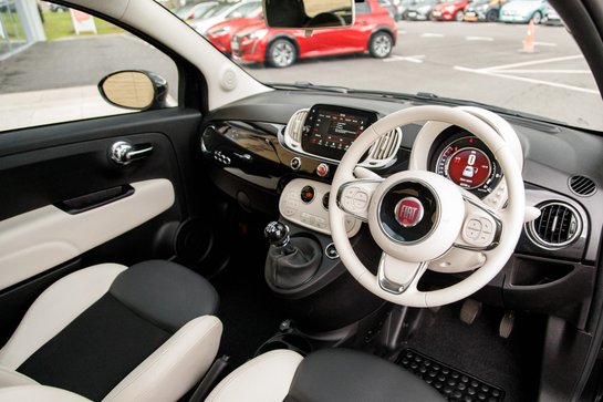 Fiat 500 DOLCEVITA PLUS MHEV