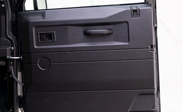 Land Rover Defender 110 XS 22