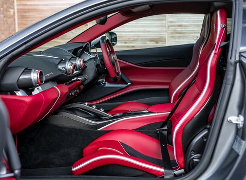 Ferrari 812 Superfast 13