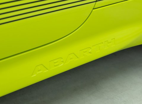 Abarth 500e Scorpionissima 36