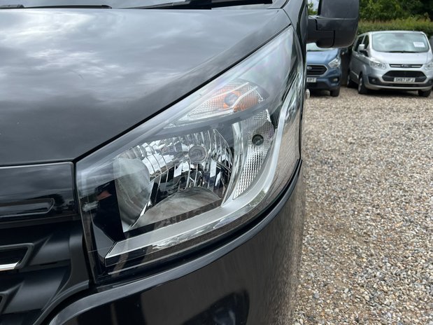 Renault Trafic Crew Cab SWB L1H1 Sport SL27 Air Con Alloys Nav Se 22