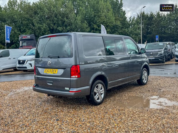 Volkswagen Transporter Crew Cab AUTO SWB L1H1 T32 Tdi Kombi Highline Alloys Air Sensors SELECT 7