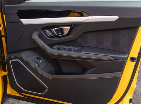 Lamborghini Urus 24