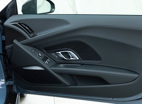 Audi R8 V10 Performance Carbon Black 16