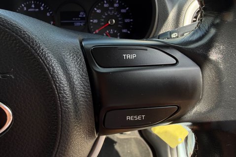 Kia Picanto WAVE. 6 MAIN DEALER SERVICES.. ONLY ONE OWNER.. REVERSING CAMERA.. A/C 31