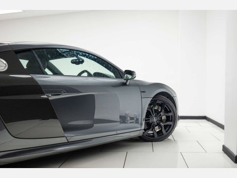 Audi R8 5.2 R8 Quattro V10 Semi-Auto 4WD 2dr 49