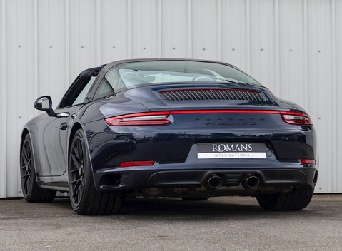 Porsche 911 Targa 4 GTS (991.2) 3