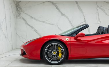 Ferrari 488 SPIDER 43