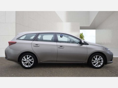 Toyota Auris 1.6 D-4D Business Edition Touring Sports 5dr Diesel Manual Euro 6 (s/s) (11 4