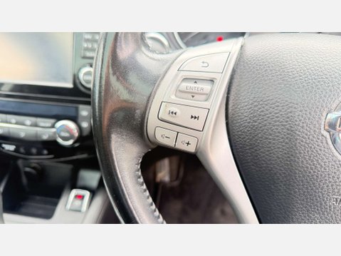 Nissan Qashqai 1.2 Qashqai N-Connecta DiG-T CVT 5dr 24