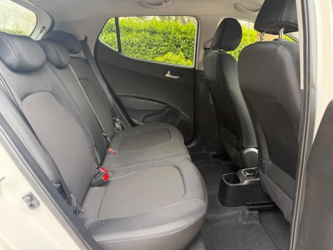 Hyundai i10 1.2 Premium SE Euro 6 5dr 16