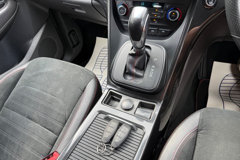 Ford Kuga ST-LINE AUTOMATIC -ONE OWNER- FORD SERVICE HISTORY - APPLE CARPLAY 7