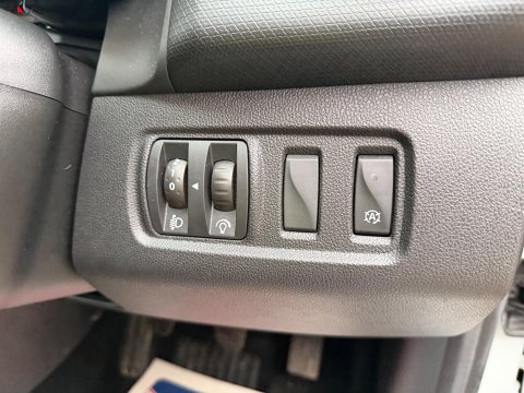 Renault Clio 0.9 TCe Iconic Euro 6 (s/s) 5dr 23