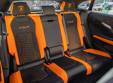Lamborghini Urus Pearl Capsule 15