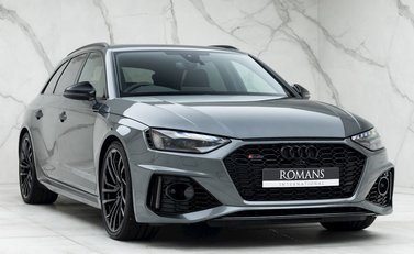 Audi RS4 Avant Carbon Black 1